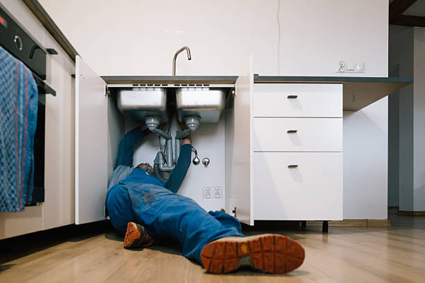 Professional Plumbing technician working in Hewitt, TX